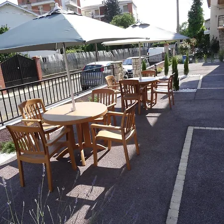 Prado Avec Parking - Proche Zenith 호텔